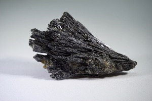 Kyanite - Black (No.145)