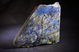Labradorite (half polished/half rough) from Madagascar (No.87)