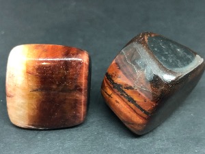 Tiger Eye - Red - 11g to 21g, 3cm Tumbled Stone (Selected)