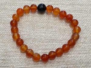 Carnelian with Black Onyx Bead - Elasticated 19cm Bracelet (SHMB252990) 